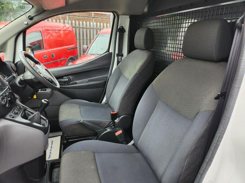 NISSAN NV200